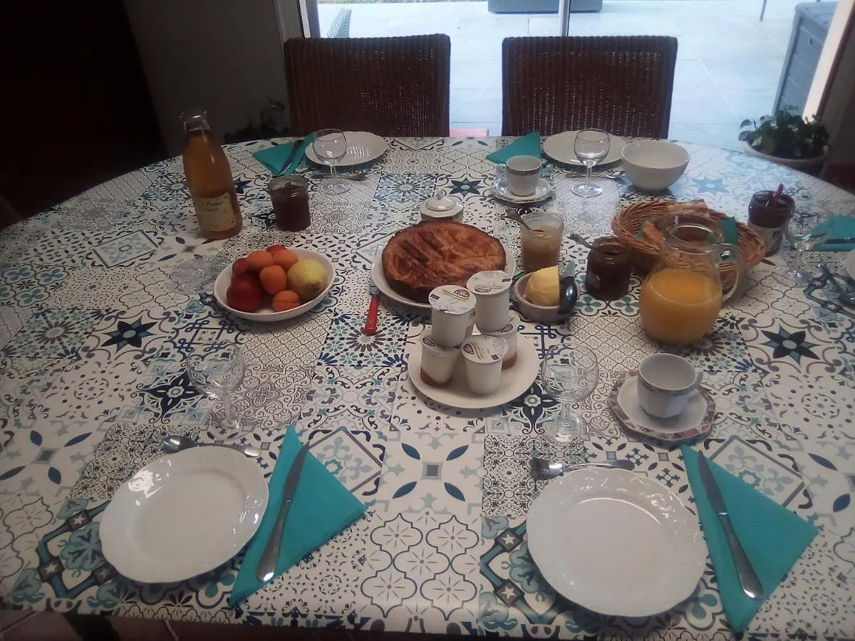 Chez Valerie Bed & Breakfast Merlevenez France